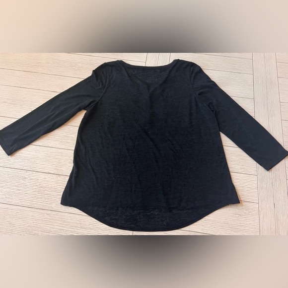 Calvin Klein basic black T with front pockets, button front. Size L - Picture 7 of 7